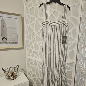 Vince Camuto linen dress size XS ultra white with rich black color stripes